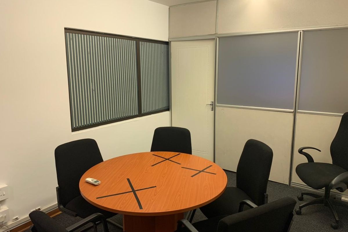 Office for Sale in Clarendon R1 290 000 + Vat. - Photo 5