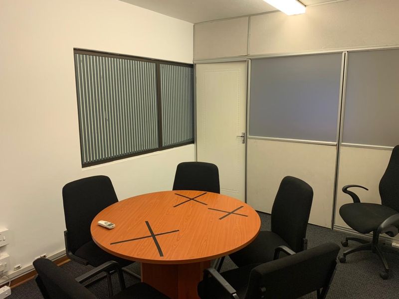 Office for Sale in Clarendon R1 290 000 + Vat. - Photo 5