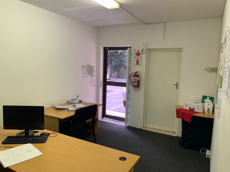 Office for Sale in Clarendon R1 290 000 + Vat. - Photo 3