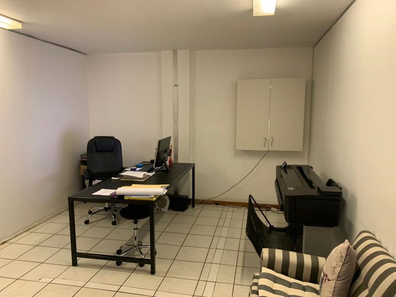 Office for Sale in Clarendon R1 290 000 + Vat. - Photo 8