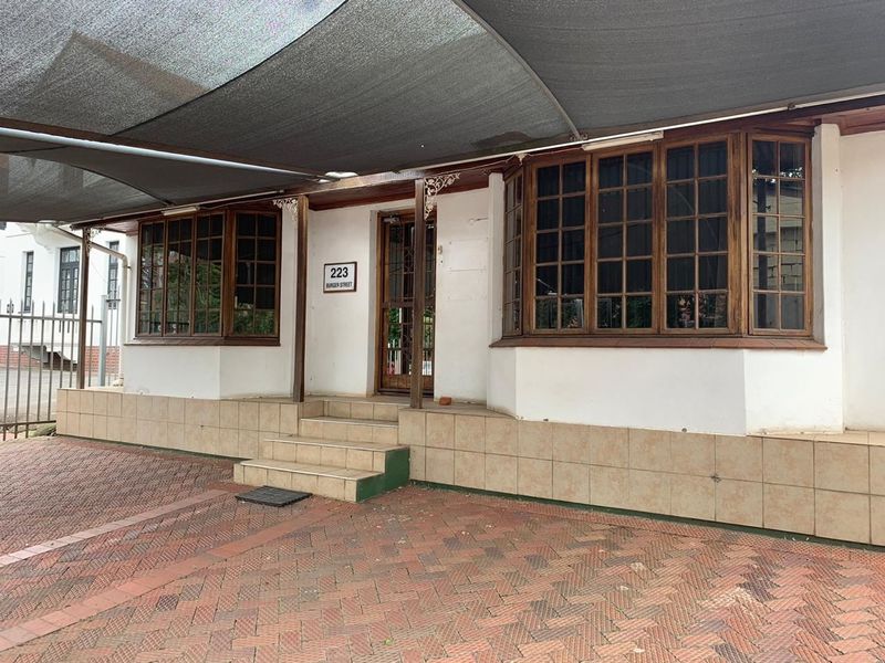 Pietermaritzburg Central 140sqm Office to Rent at R15000-00 per month plus Vat - Photo 1