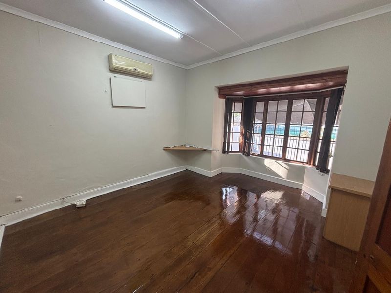 Pietermaritzburg Central 140sqm Office to Rent at R15000-00 per month plus Vat - Photo 9