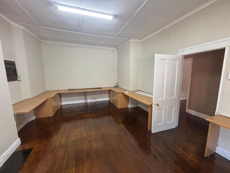 Pietermaritzburg Central 140sqm Office to Rent at R15000-00 per month plus Vat - Photo 8