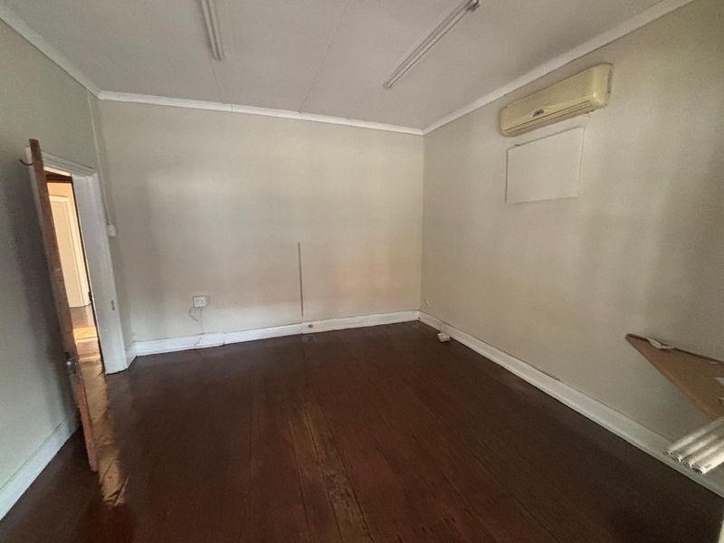 Pietermaritzburg Central 140sqm Office to Rent at R15000-00 per month plus Vat - Photo 6