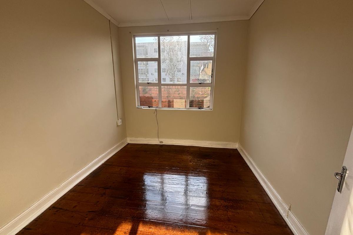 Pietermaritzburg Central 140sqm Office to Rent at R15000-00 per month plus Vat - Photo 4