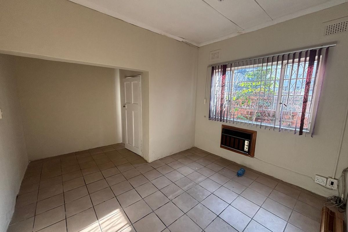 Pietermaritzburg Central 140sqm Office to Rent at R15000-00 per month plus Vat - Photo 2