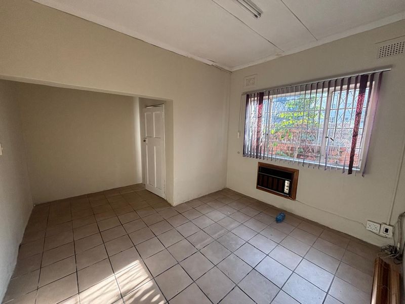Pietermaritzburg Central 140sqm Office to Rent at R15000-00 per month plus Vat - Photo 2