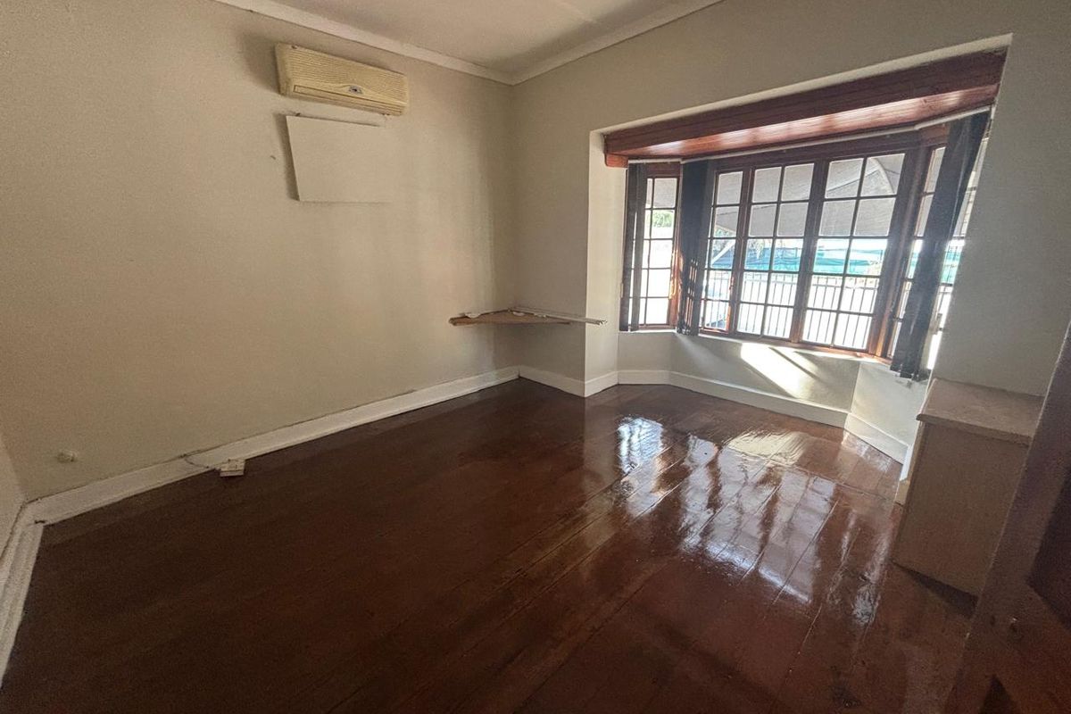 Pietermaritzburg Central 140sqm Office to Rent at R15000-00 per month plus Vat - Photo 5