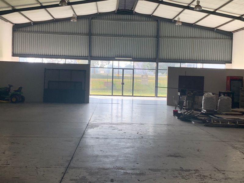 720sqm units at Campsdrift Park - R43200 per mth + Vat - Photo 9