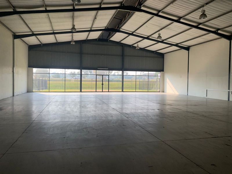 720sqm units at Campsdrift Park - R43200 per mth + Vat - Photo 4