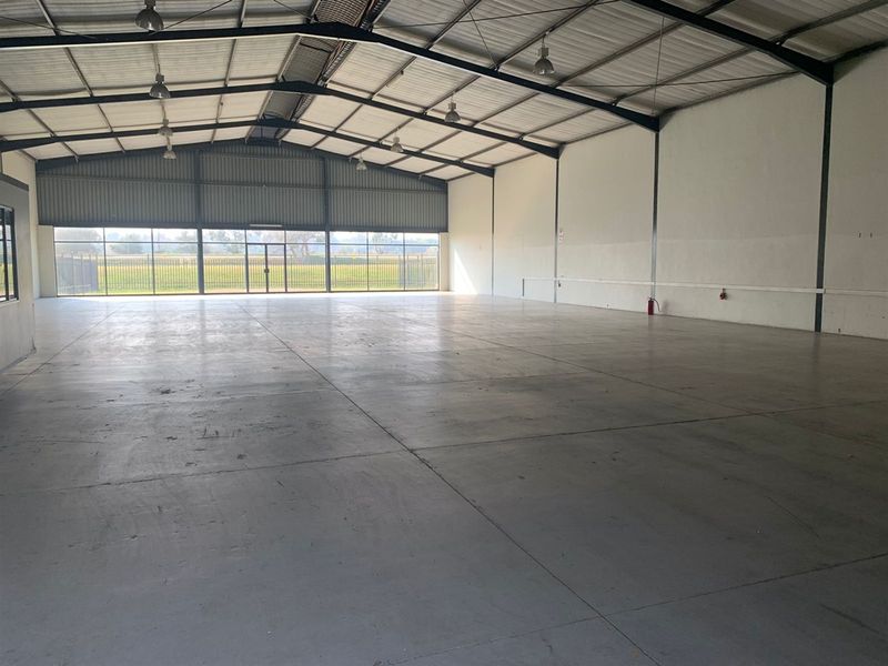 720sqm units at Campsdrift Park - R43200 per mth + Vat - Photo 5