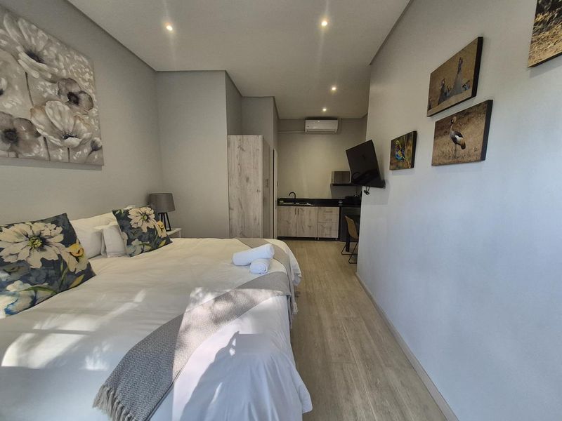 SPACIOUS HOME AND B&B - Photo 9