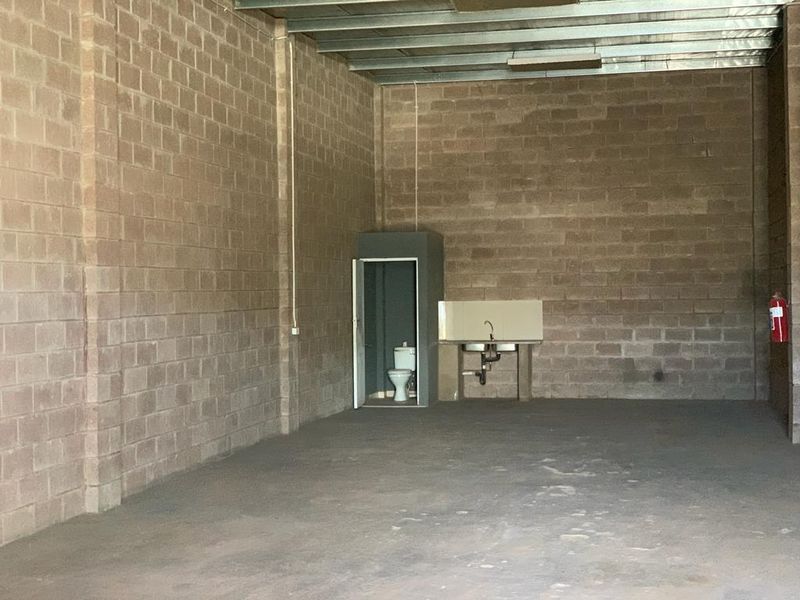 2 x 110sqm Mini Factories adjacent to each other in Pmb Central @ R15000-00 per mth + Vat for both - Photo 4