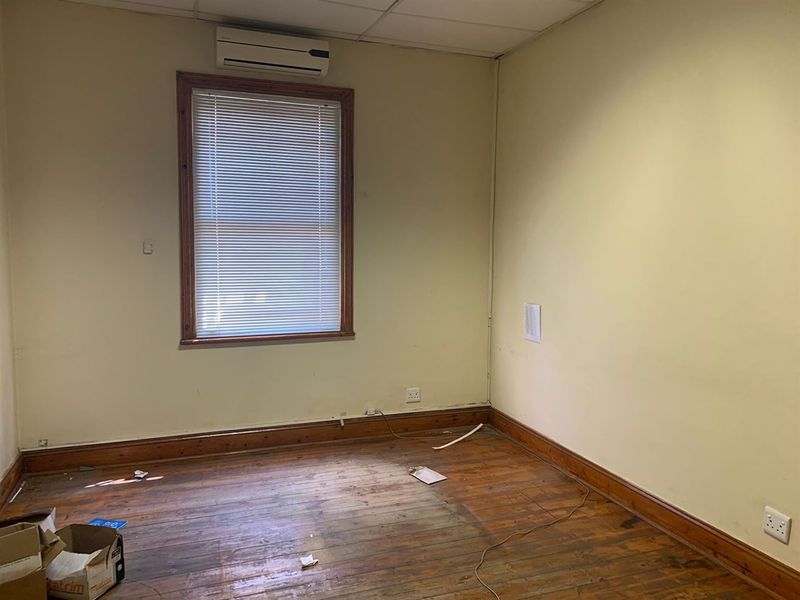 517sqm Office in CBD For Sale @ R3,9 million plus Vat. - Photo 8