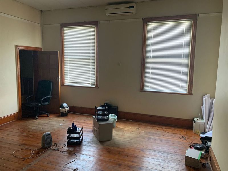 517sqm Office in CBD For Sale @ R3,9 million plus Vat. - Photo 4