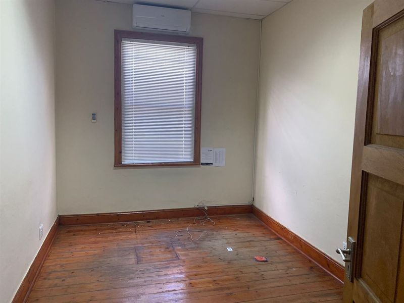 517sqm Office in CBD For Sale @ R3,9 million plus Vat. - Photo 5