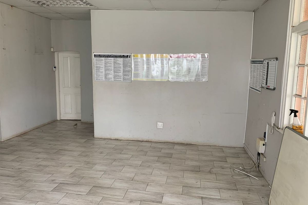 517sqm Office in CBD For Sale @ R3,9 million plus Vat. - Photo 3