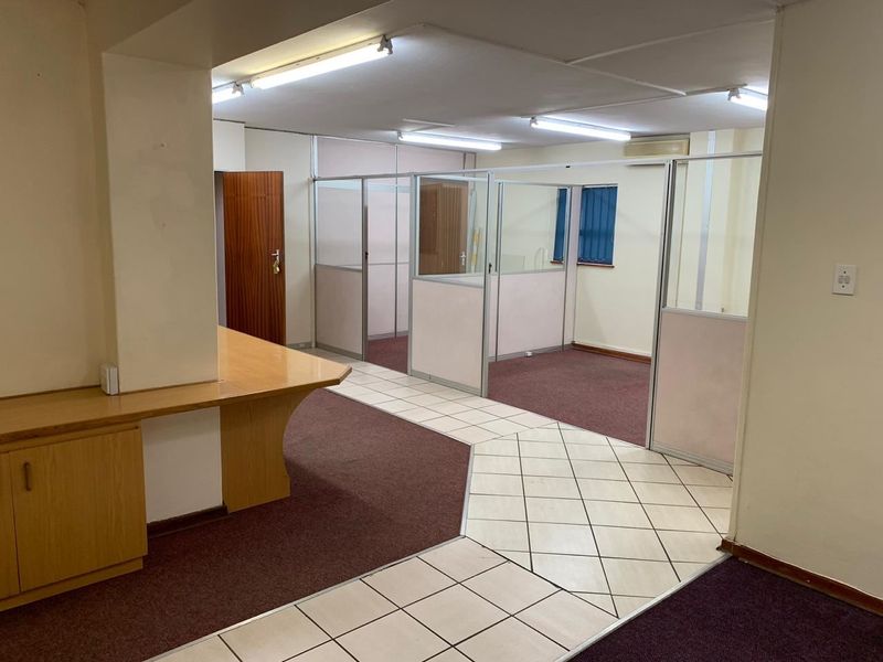 Office Space for Sale in Clarendon @ R1,8 million. No Vat - Photo 5