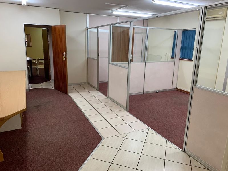 Office Space for Sale in Clarendon @ R1,8 million. No Vat - Photo 3