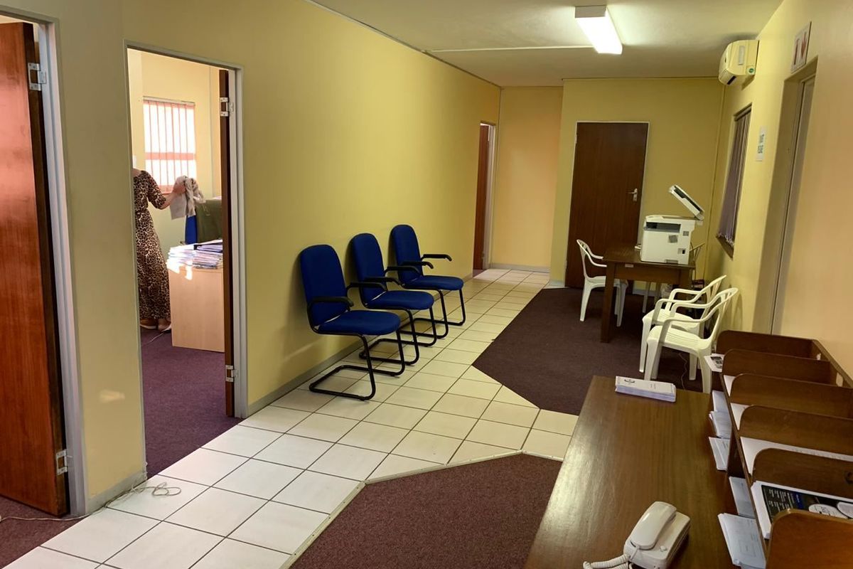 Office Space for Sale in Clarendon @ R1,8 million. No Vat - Photo 2