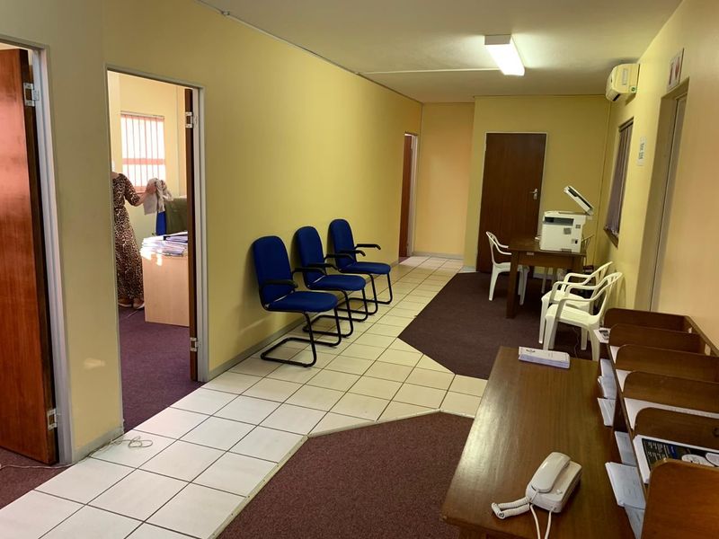 Office Space for Sale in Clarendon @ R1,8 million. No Vat - Photo 2