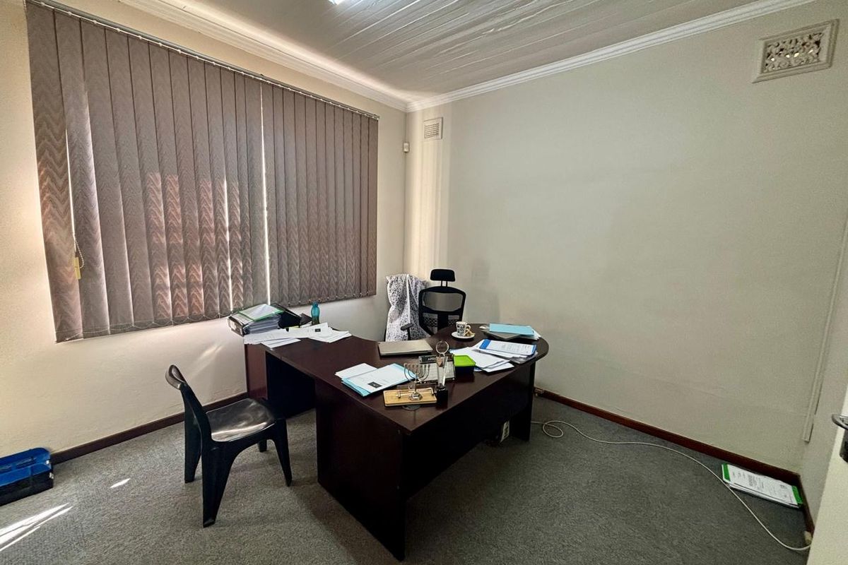 95sqm office in Pmb CBD to rent at R9500-00 per month plus Vat. - Photo 5