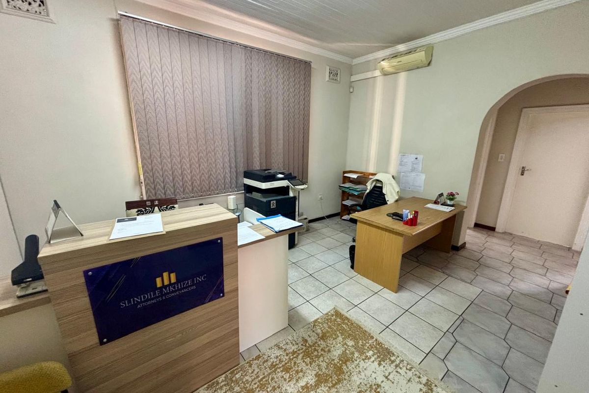 95sqm office in Pmb CBD to rent at R9500-00 per month plus Vat. - Photo 4