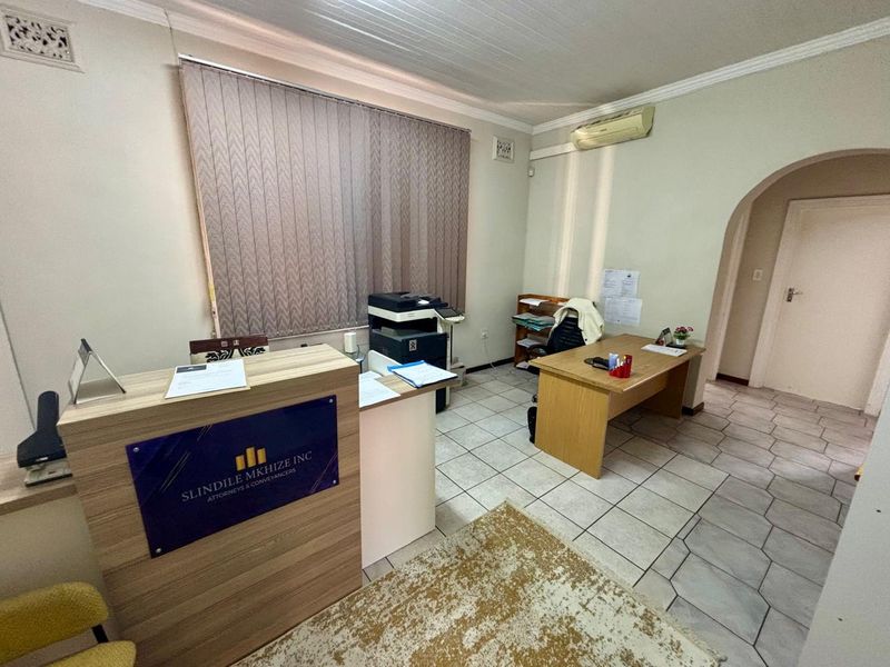 95sqm office in Pmb CBD to rent at R9500-00 per month plus Vat. - Photo 4