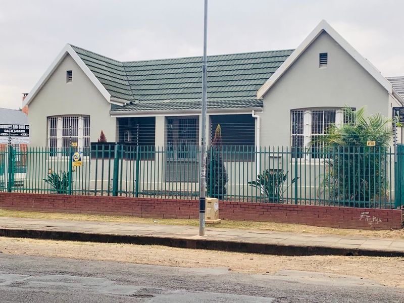 95sqm office in Pmb CBD to rent at R9500-00 per month plus Vat. - Photo 3