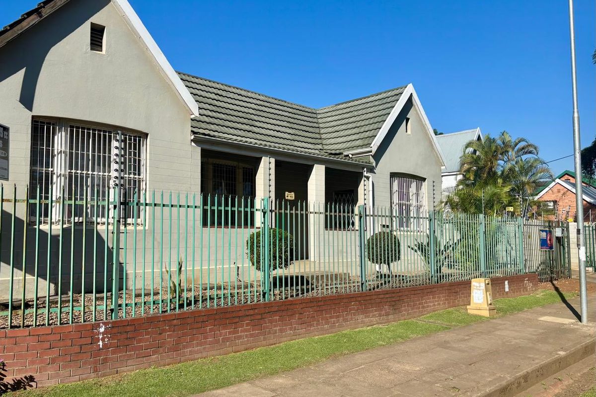 95sqm office in Pmb CBD to rent at R9500-00 per month plus Vat. - Photo 2