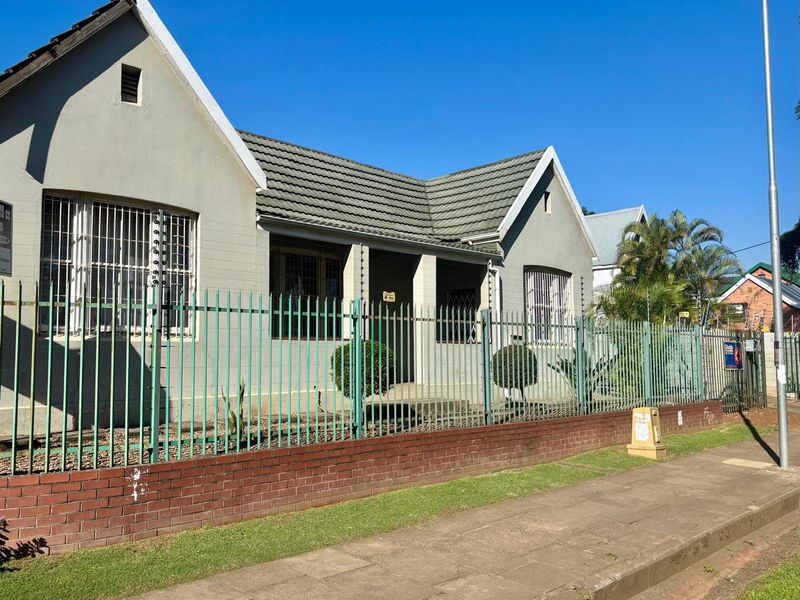 95sqm office in Pmb CBD to rent at R9500-00 per month plus Vat. - Photo 2