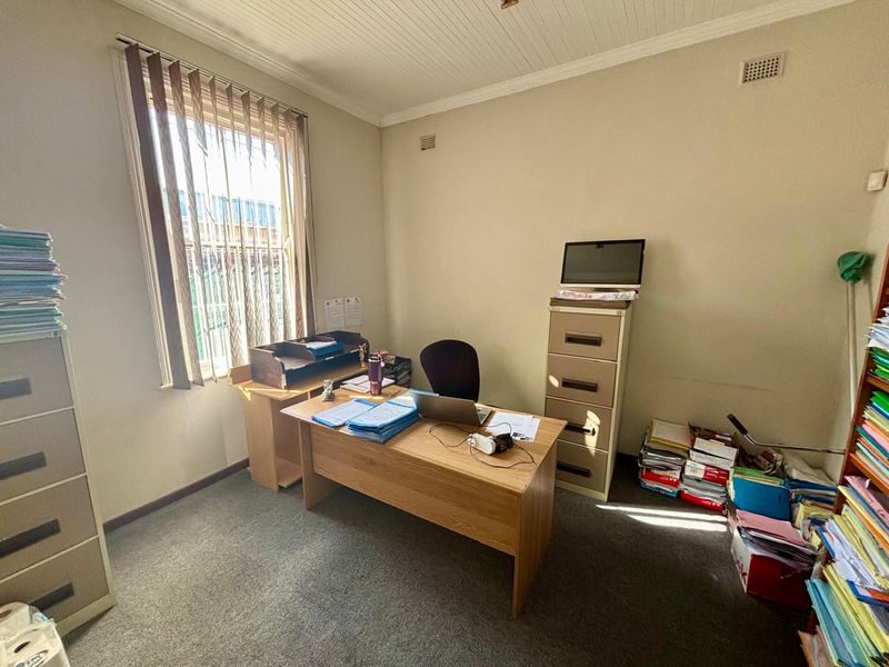 95sqm office in Pmb CBD to rent at R9500-00 per month plus Vat. - Photo 6