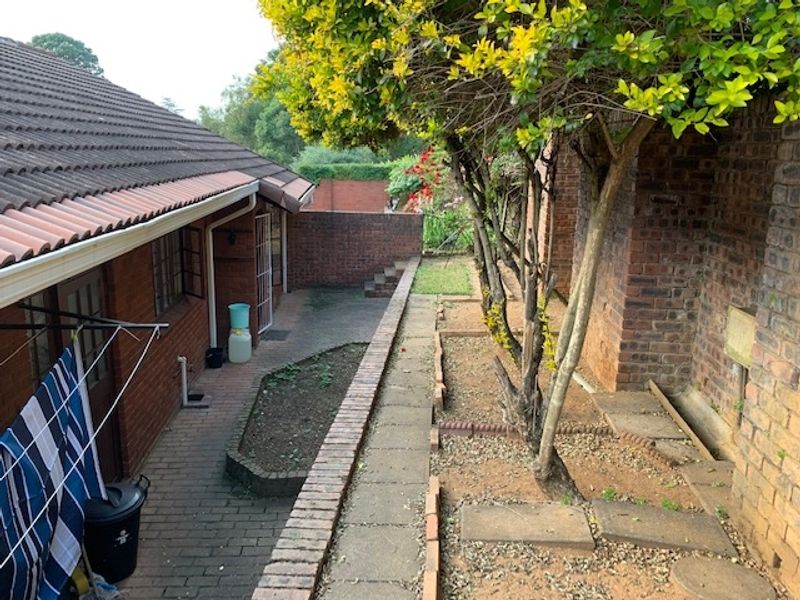 Lovely Townhouse in Montrose - Photo 9