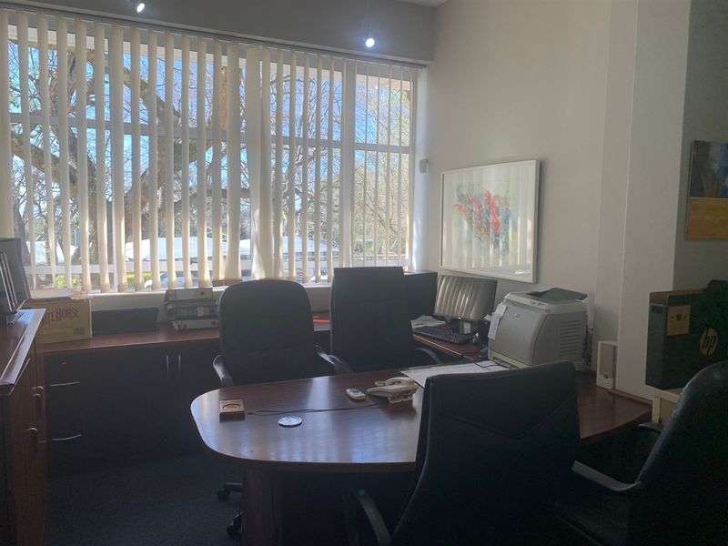 422sqm Office @ Hilltops Office Park - R3, 500 000 plus Vat. All reasonable offers will be considere - Photo 10