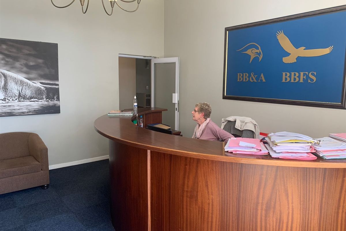 422sqm Office @ Hilltops Office Park - R3, 500 000 plus Vat. All reasonable offers will be considere - Photo 4