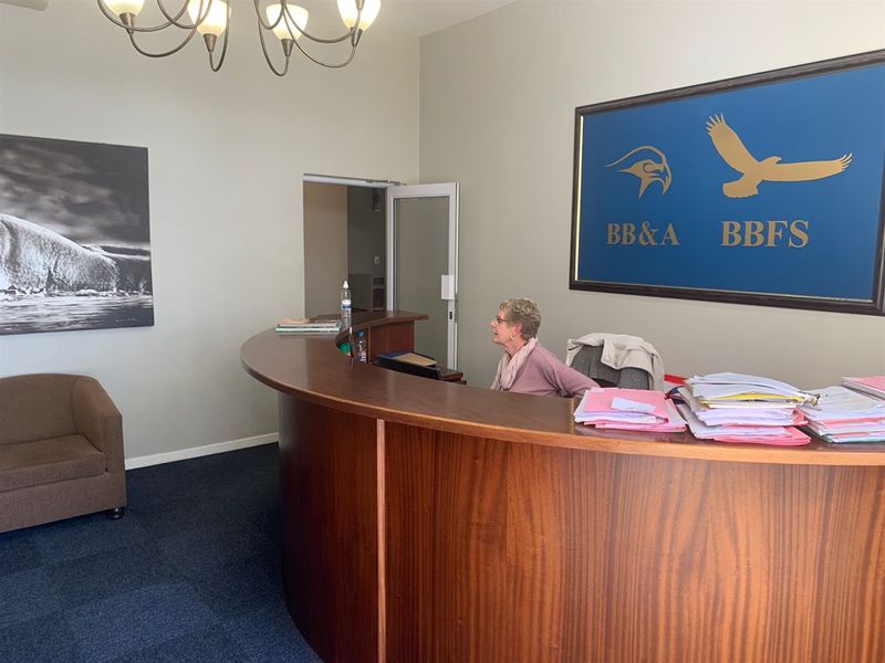 422sqm Office @ Hilltops Office Park - R3, 500 000 plus Vat. All reasonable offers will be considere - Photo 4