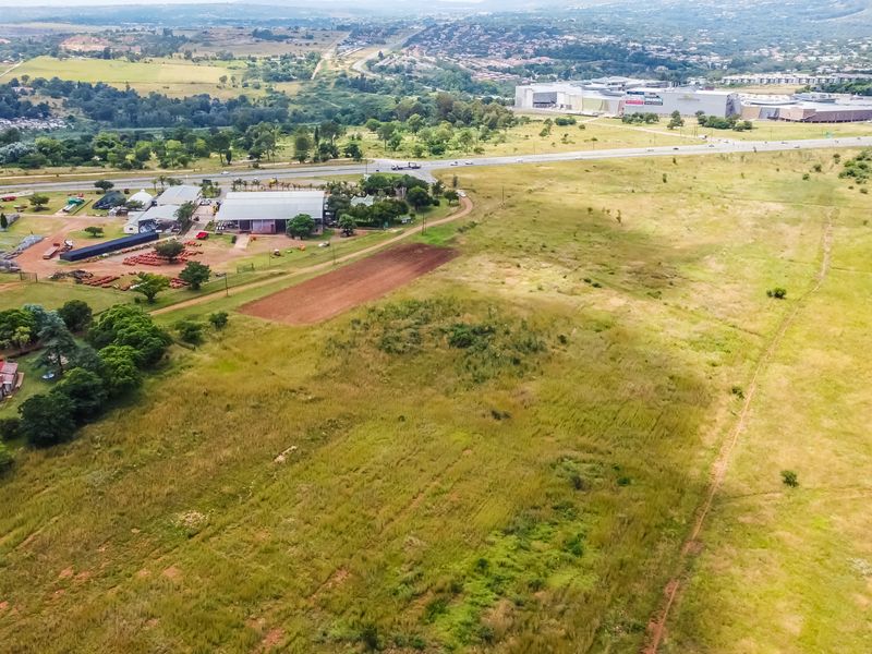 Prime 36ha property  alongside the N14 across the way close to Cradlestone Mall. - Photo 8