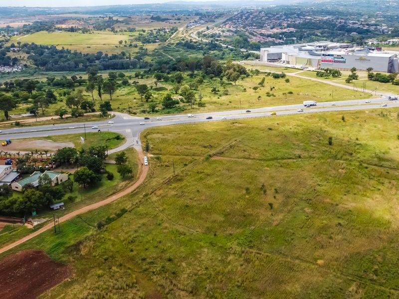 Prime 36ha property  alongside the N14 across the way close to Cradlestone Mall. - Photo 3