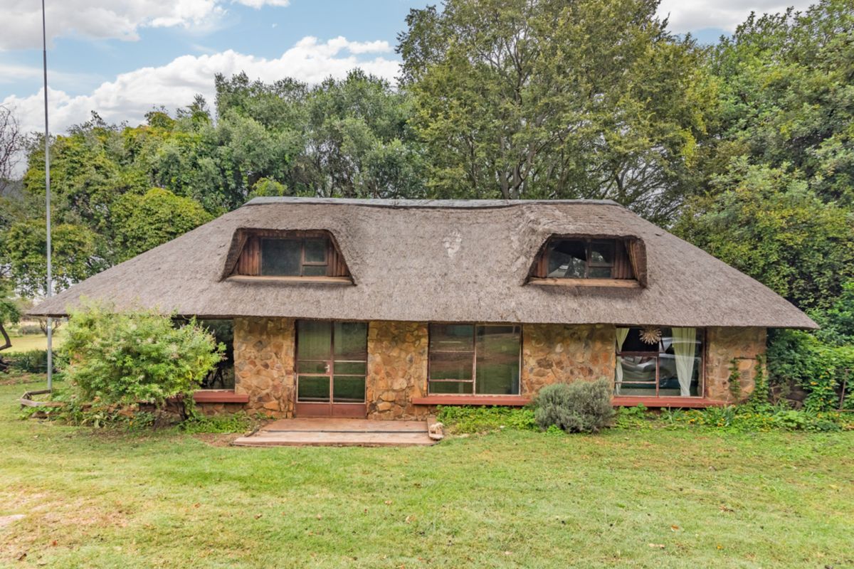 21 ha plot located in a secure wildlife protected nature reserve on the border of Lanseria - Photo 5