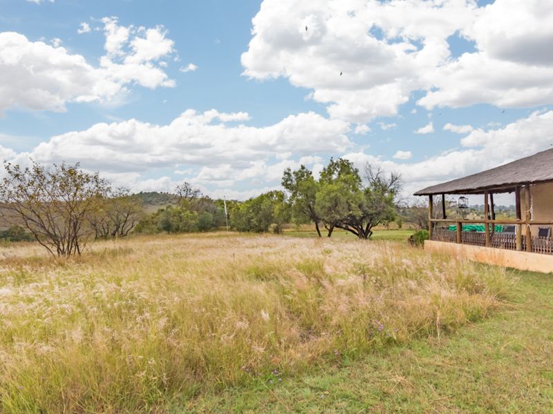21 ha plot located in a secure wildlife protected nature reserve on the border of Lanseria - Photo 4