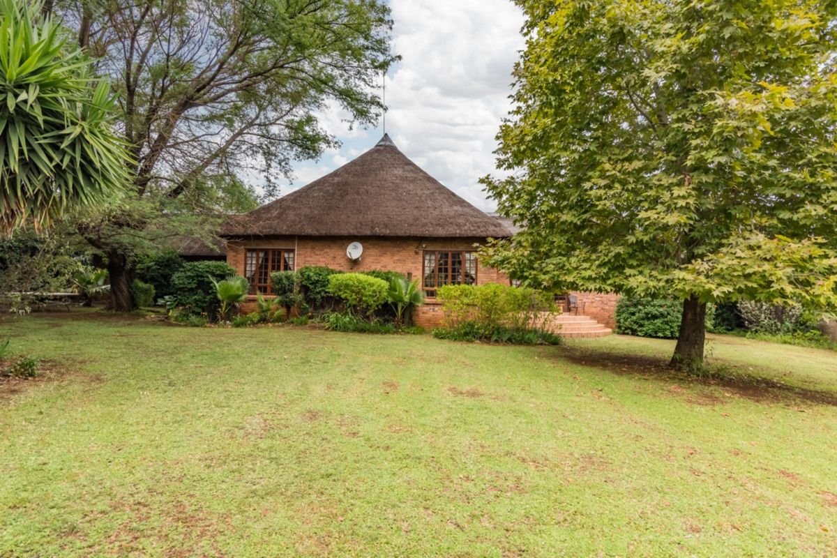Prime property with existing rights for a guesthouse off Hole in One in Ruimsig for sale! - Photo 5
