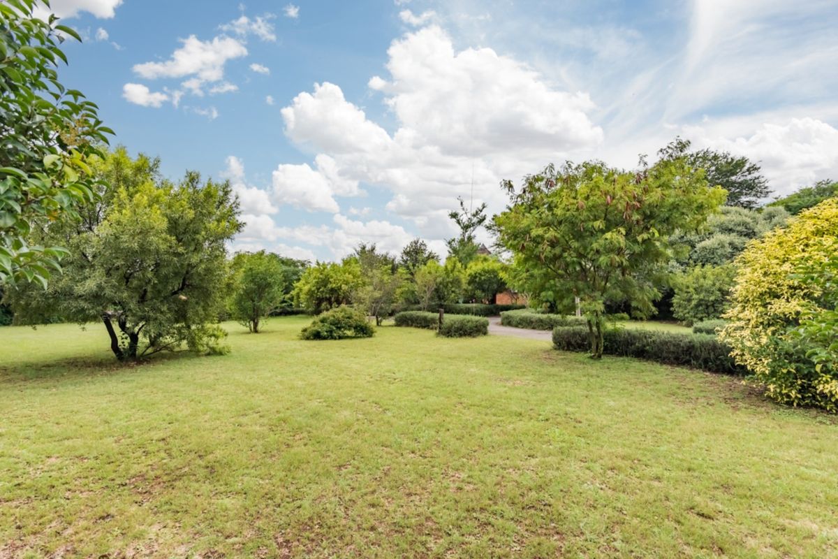 Prime property with existing rights for a guesthouse off Hole in One in Ruimsig for sale! - Photo 4