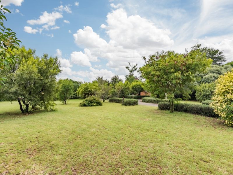 Prime property with existing rights for a guesthouse off Hole in One in Ruimsig for sale! - Photo 4