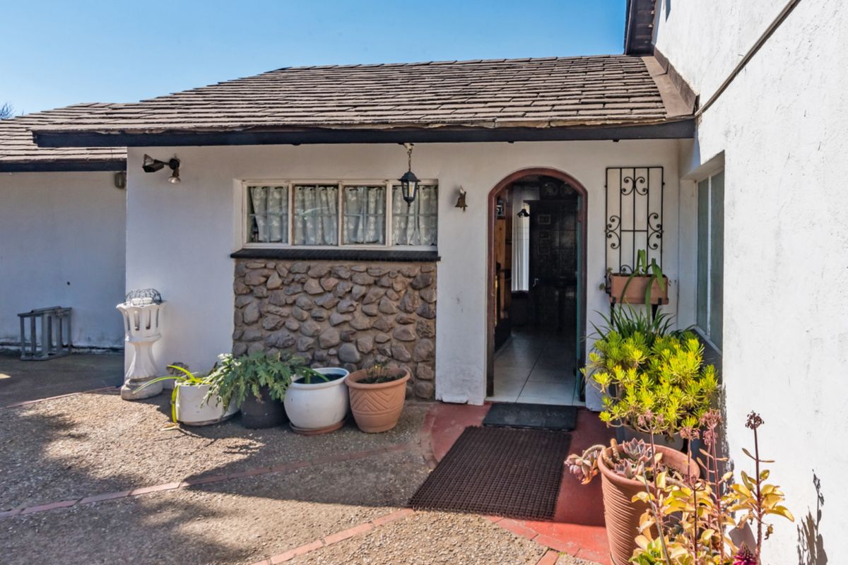 Ideal location for a business, 4.3 ha in prime position with 2 ha on either side of the road. - Photo 5