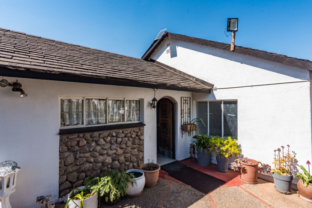 Ideal location for a business, 4.3 ha in prime position with 2 ha on either side of the road. - Photo 4