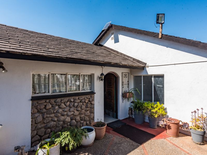 Ideal location for a business, 4.3 ha in prime position with 2 ha on either side of the road. - Photo 4