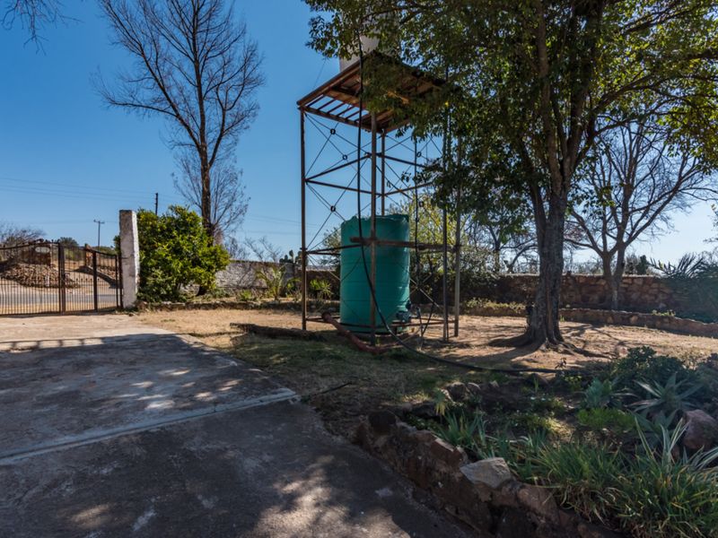 Ideal location for a business, 4.3 ha in prime position with 2 ha on either side of the road. - Photo 9