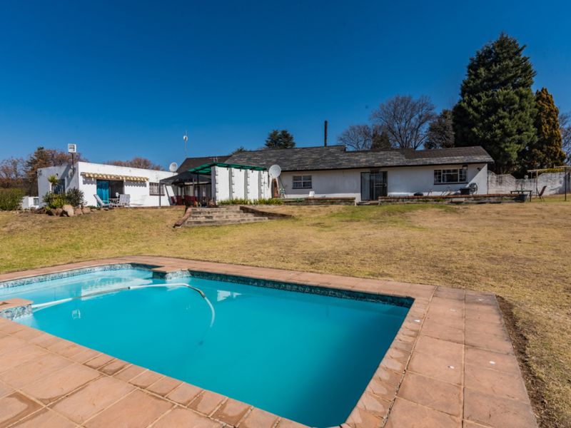 Ideal location for a business, 4.3 ha in prime position with 2 ha on either side of the road. - Photo 8