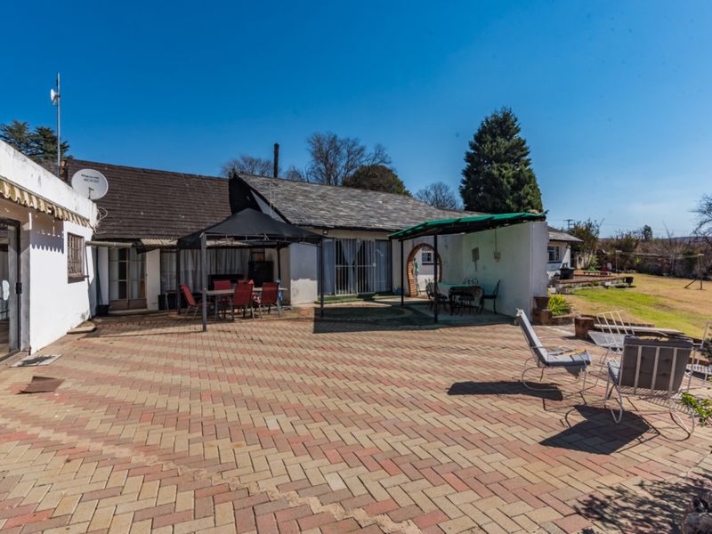 Ideal location for a business, 4.3 ha in prime position with 2 ha on either side of the road. - Photo 7