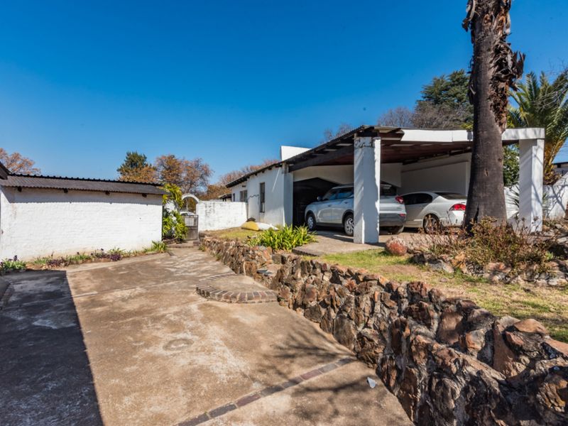 Ideal location for a business, 4.3 ha in prime position with 2 ha on either side of the road. - Photo 6